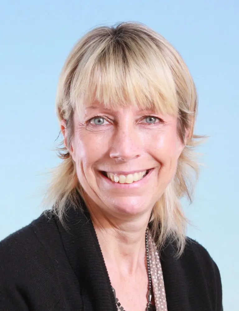 alison carter carer expat 768x997.